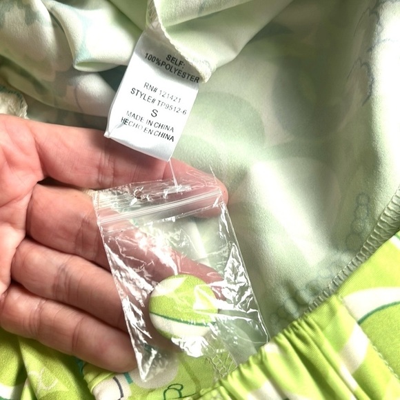 ⭐️NEW, Ellison, Vibrant & Neon, Floral,FabricButtons, Pockets, Size Small - Picture 2 of 10